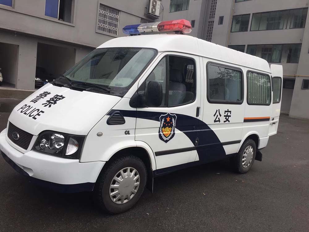 警车