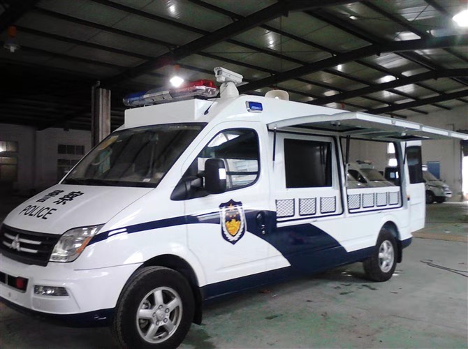 警车