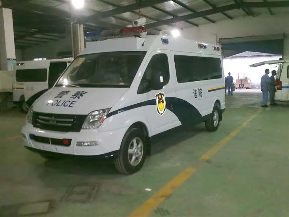 警车