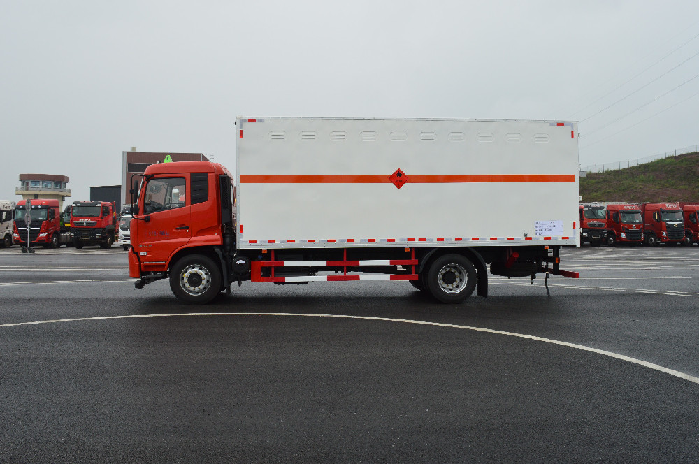 SQH5183XRYD6易燃液体厢式运输车